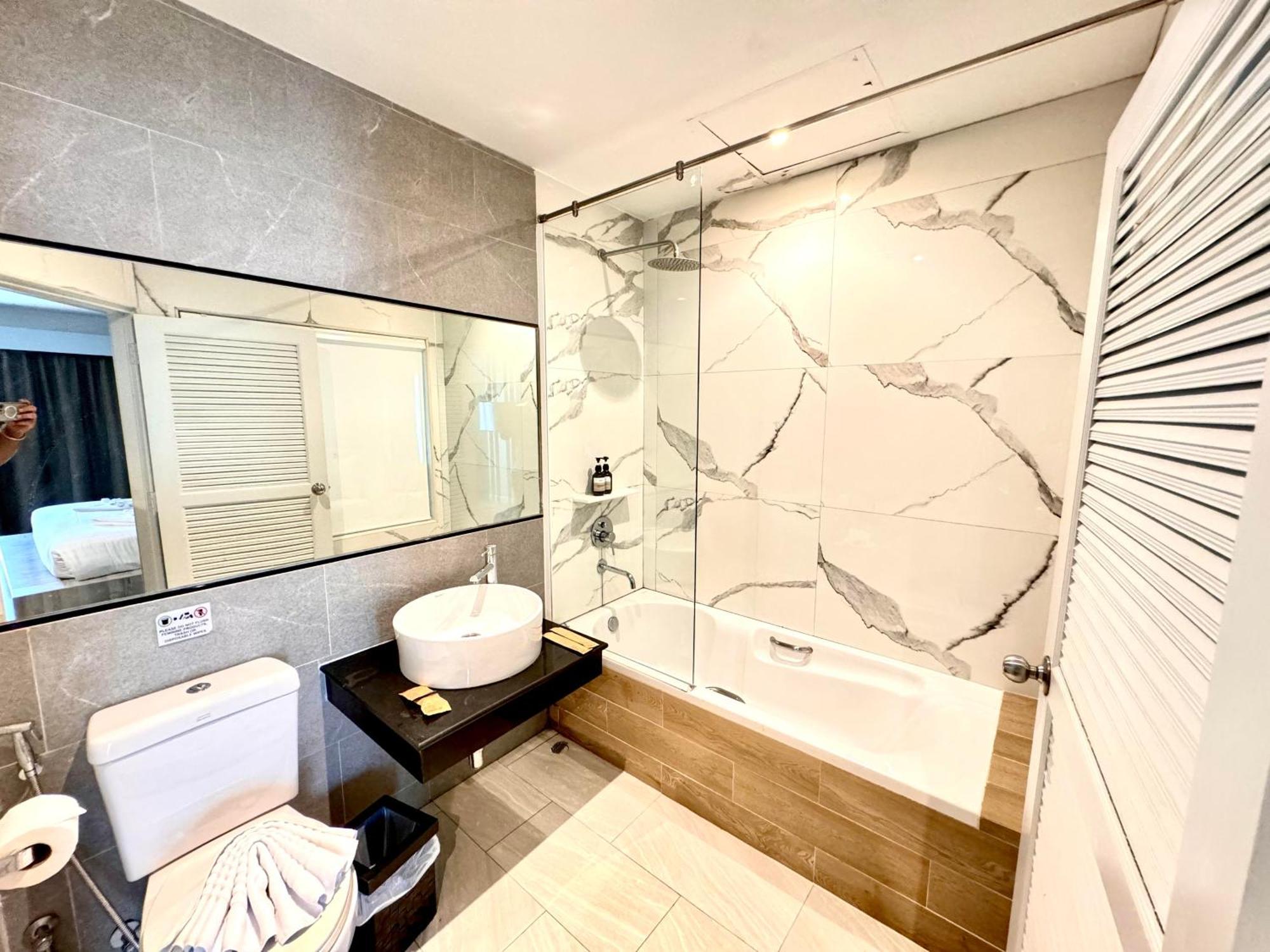 De Cozé Hotel Patong Extérieur photo