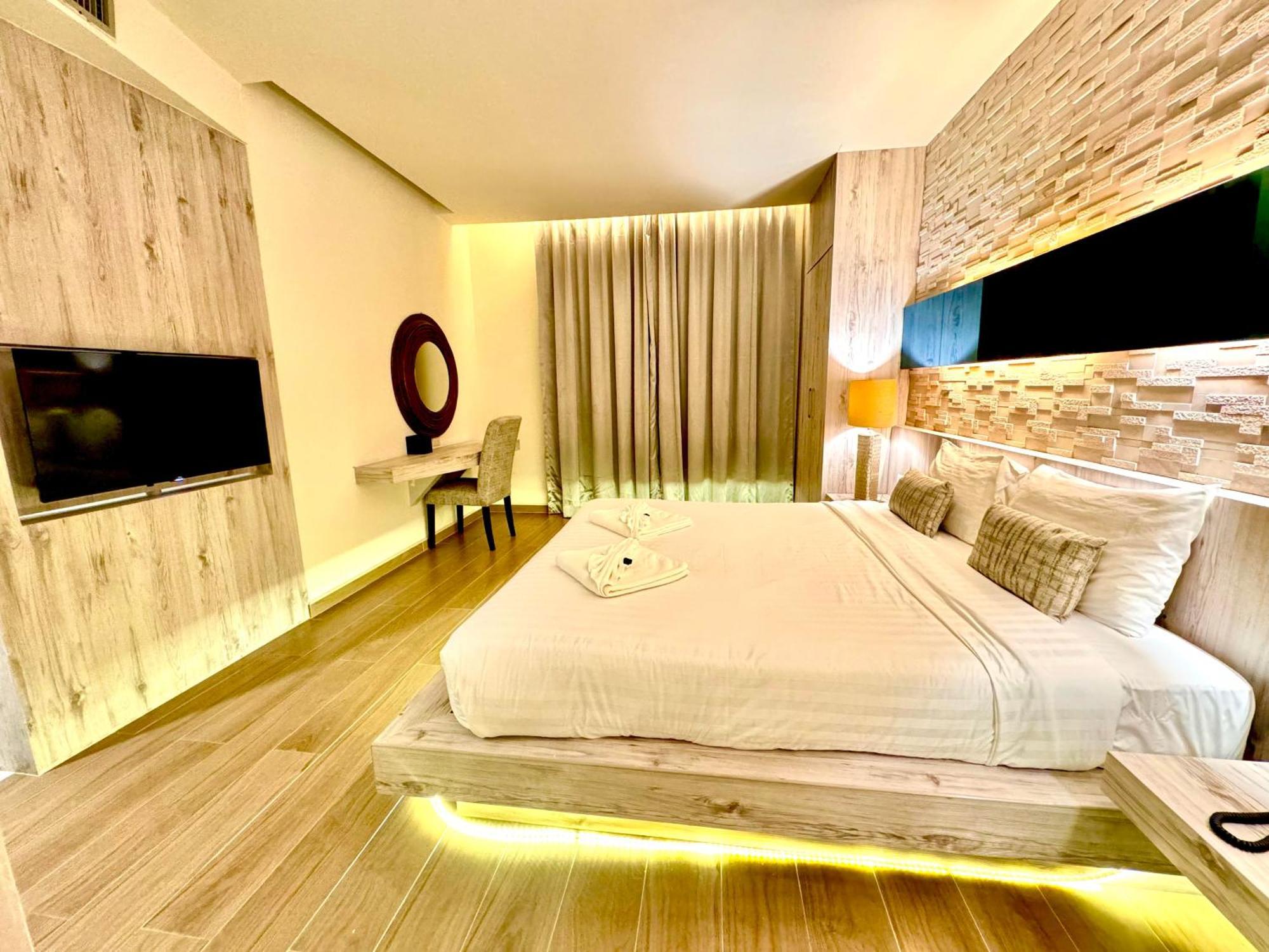 De Cozé Hotel Patong Extérieur photo